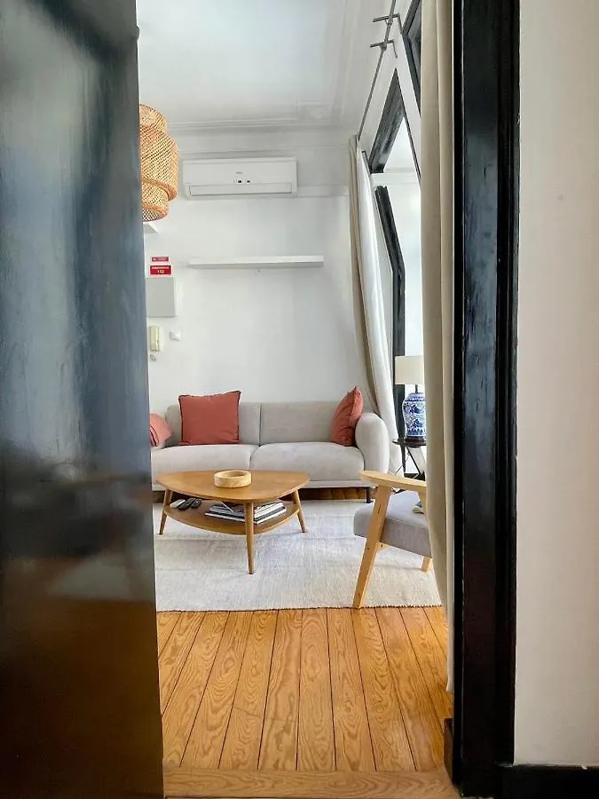 Central 2 Bedroom Apartment In Lisbon