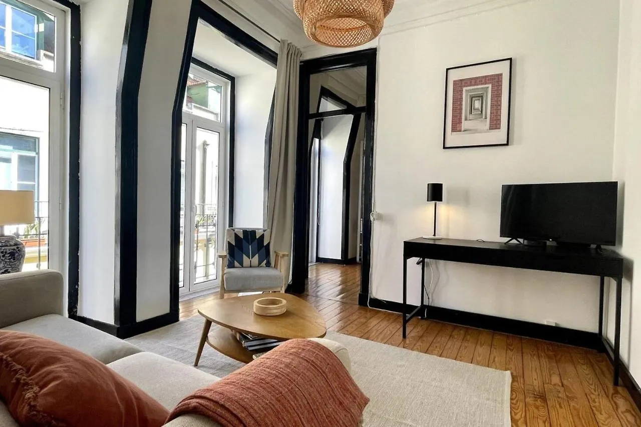 Central 2 Bedroom Apartment In Lisbon contacts